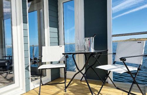 Heiligenhafen House | STERN-V-Stern-Hausboot