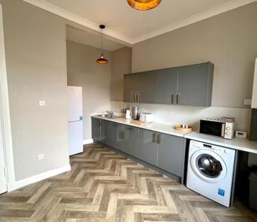 Alexandria Apartment | Stevenson Apartment