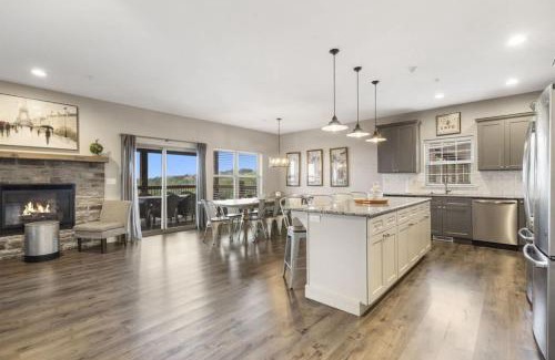 Table Rock House | Stillwater - Sleeps 26 - Lake View - Indoor Pool