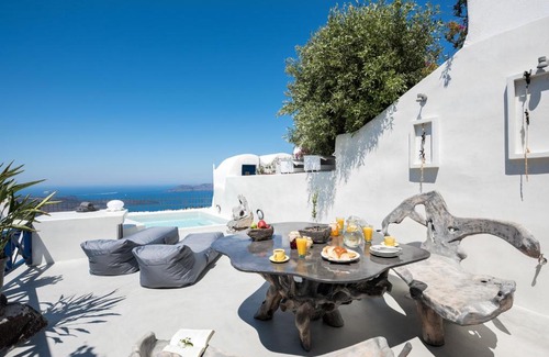 Fira House | Stilvi Suite