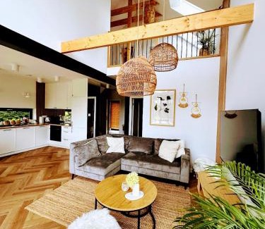 Kartuzy Villa | Stodoła Rzym - domek, jacuzzi, sauna, jezioro, las