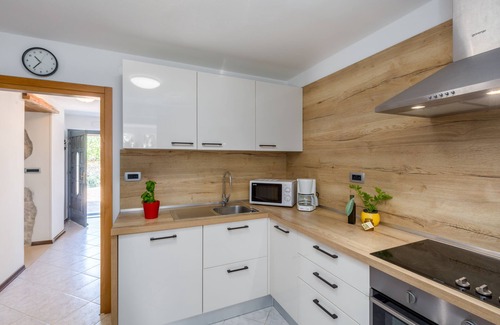 Dracevac House | Ston house with whirlpool, garden, table tennis, quiet location