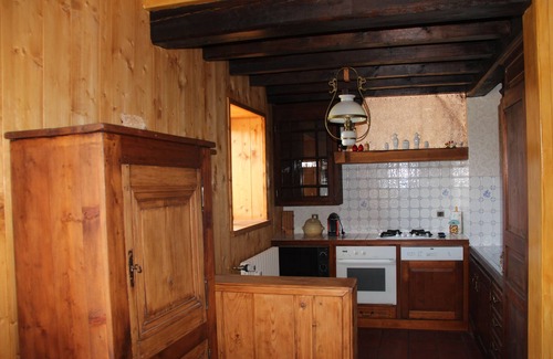 Saint-Pal-de-Chalencon House | Stone and wood house