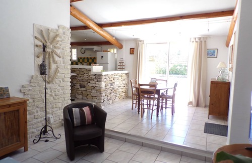 L'Isle-sur-la-Sorgue House | Stone house