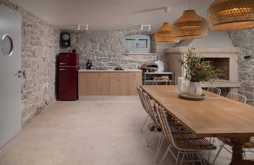 Bozava Villa | Stone house Casa Lumina