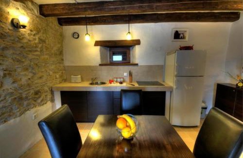 Kotli House | Stone House Kotli