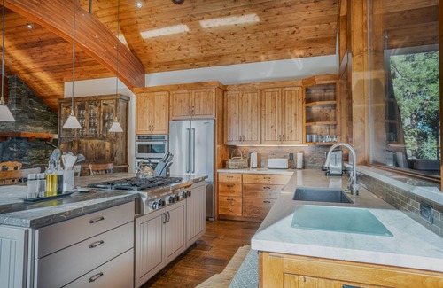 Lake Forest House | Stone Peak Lodge w/Pool Table, Hot Tub, Firepit and Gorgeous Wood + Stonework