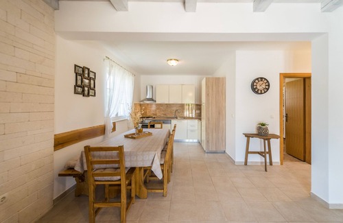 Privlaka Villa | Stone villa with pool, sandy beach and barbecue - TRAVELER Reiseburo Krk - ID 2170