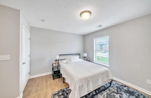 New Albany Apartment | Stonecrest 713, 2bd Apt I Free Parking I Pool