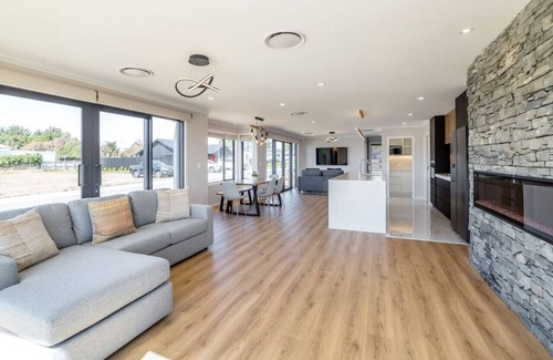 Martinborough House | Stonehenge Retreat, Martinborough