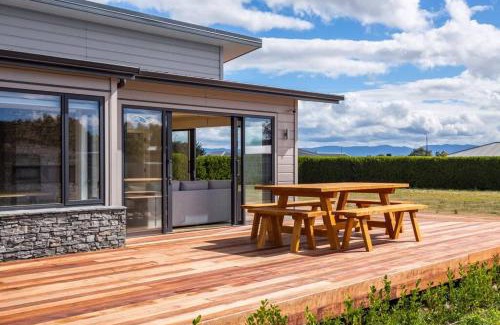 Martinborough House | Stonehenge Retreat