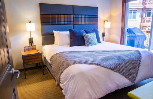 Calgary House | Stoneridge Resort - Mountain View - Pool & Hot Tub