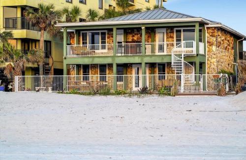 Independence Square Apartment | Stones Throw Beachfront Family Suite #3 VIEWS