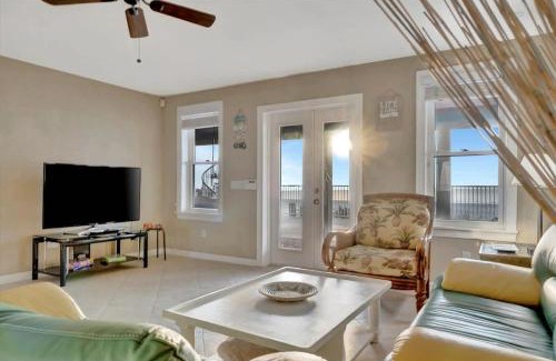 Independence Square Apartment | Stones Throw Beachfront Family Suite #3 VIEWS
