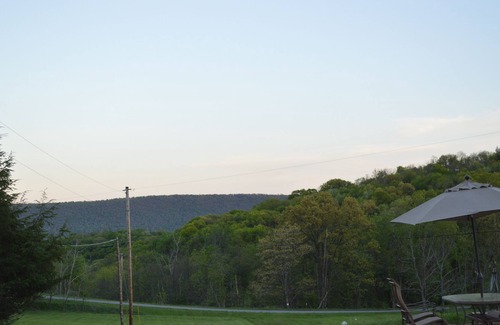 Hesston Cottage | Stones Throw to Seven Points Raystown Lake. NEW 2022 PAVILION. Bike to trails.