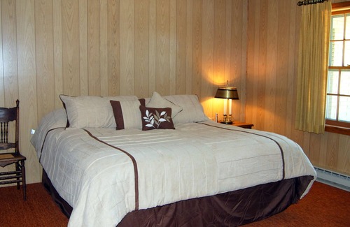 Hot Springs House | Stony Bottom Lodge on Lake Moomaw: Exclusive Dock/Access