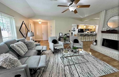 Indian Springs House | Stony Bridge · Spa & Pool Oasis: Prime Location in The Woodlands