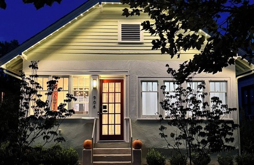 East End House | Stop Scrolling! Read our reviews. Stay here. Walk everywhere.