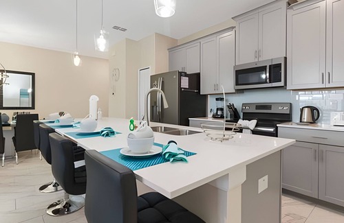 Kissimmee Villa | Storey Lake 4BR Townhome – 10min to Disney