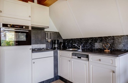 Zwiggelte House | Stork I Bungalow with large garden