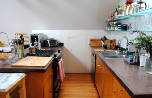 Western Addition Apartment | Storybook Attic Loft Atop Family-Owned Alamo Square Victorian in the heart of SF
