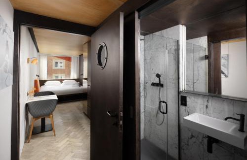 Bishop's Hotel | Stow Away Waterloo