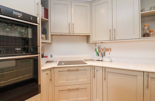 Churchill Cottage | STOW COTTAGE, pet friendly, with a garden in Churchill, Oxfordshire