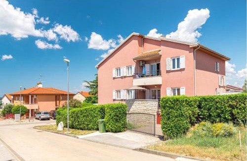 Dajla Apartment | Strandnahe Ferienwohnung Mit Großem Garten