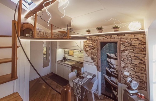 Rostio Apartment | Strategic microhouse between Cinque Terre and Portofino