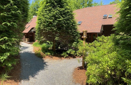 Stratton Mountain House | Stratton 4 bed (3 plus loft and basement sleeping) with Shuttle & Rec Room