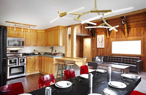 Stratton Mountain House | STRATTON 5 STAR SKI HOME: HOT TUB, SAUNA, 2 SUITES, 2 FIREPLACES