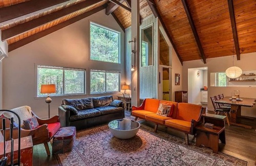 Jamaica Ski Chalet | Stratton 7min | Modern 4BR A-Frame w/Hot Tub Sauna EV