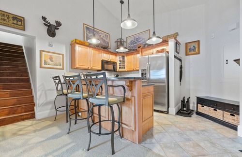 Stratton Mountain Condo | Stratton Slopeside Condos at The Landmark! 400 FEET TO LIFT!