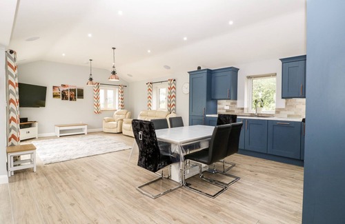 Congresbury Cottage | STRAWBERRY STABLES, with a garden in Congresbury