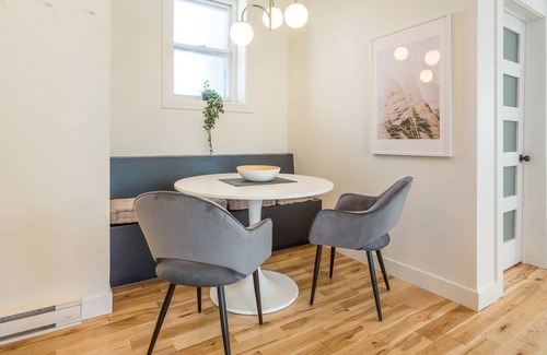 Hochelaga Apartment | Strawberry Stays! Secret to sweet dreams!