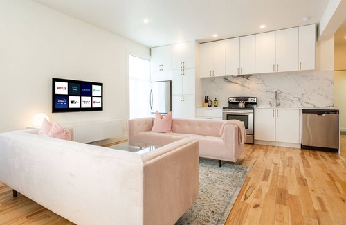 Hochelaga Apartment | Strawberry Stays! Secret to sweet dreams!