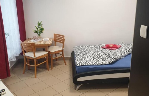 Cieplice Apartment | Strefa Zen pokoje z klimatem przy parku.