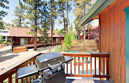 Eagle Mountain Estates House | Striking Home w/ Huge Kitchen, Fireplaces, Hot Tub & Outdoor Fire Pit