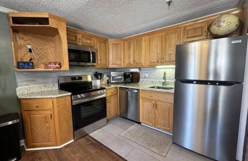 Snowshoe Apartment | Stroll to Slopes, Village Area, Ski in-out MtLodge 308