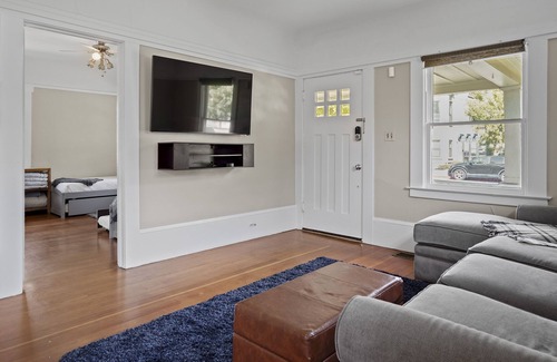 Central Sacramento Cottage | ☞ 🐔 Stroll to Town | Large Yard with Chickens + Eggs!