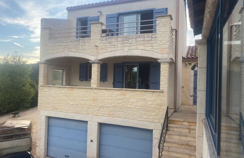 Saint-Hippolyte-de-Montaigu Villa | Stunning view in a small village near Uzes