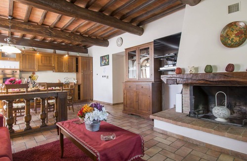 Oliveto House | Stunning private villa for 6 people with hot tub, private pool, WIFI, TV, patio and pets allowed