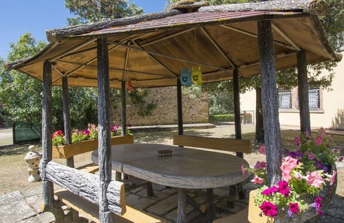 Oliveto House | Stunning private villa for 6 people with hot tub, private pool, WIFI, TV, patio and pets allowed