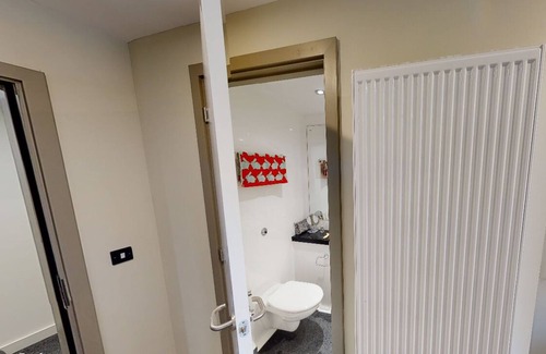 Cathedral Quarter Apartment | Student Only - Tidy Room in Belfast City Center