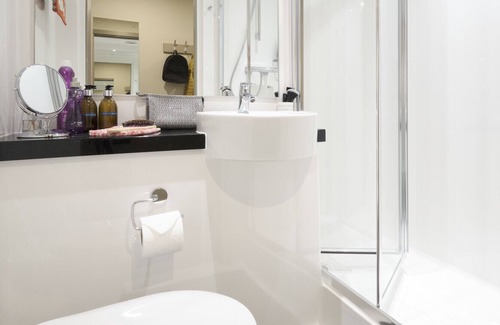 Cathedral Quarter Apartment | Student Only - Tidy Room in Belfast City Center