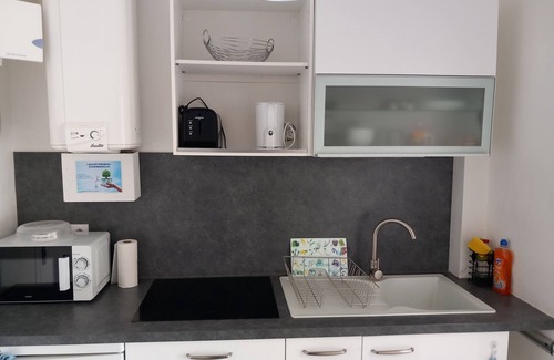 Saint-Nazaire Apartment | Studio à 40 Mètres de la Plage