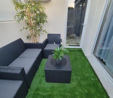 Juvignac Apartment | Studio élégant l'orchidée Jacuzzi en intérieur toute l'année