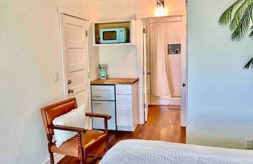 Biggar Cottage | Studio#1-Back Bay Sunsets in Matlacha