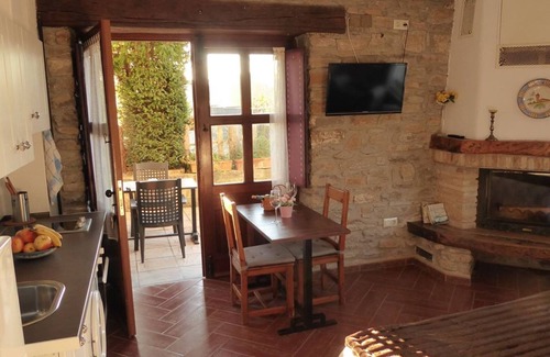 Ibero Apartment | Studio (2 pax) with views of the river and pool. 10 minutes from Pamplona.
