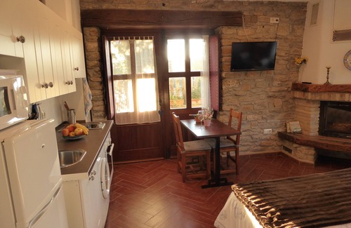 Ibero Apartment | Studio (2 pax) with views of the river and pool. 10 minutes from Pamplona.